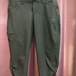 Women capri pant black by Eddie Bauer size 10.